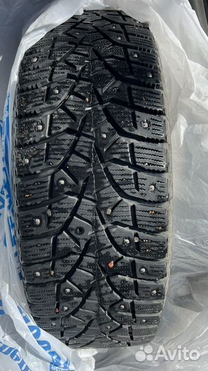 Bridgestone Blizzak Spike-02 SUV 215/65 R16 98T