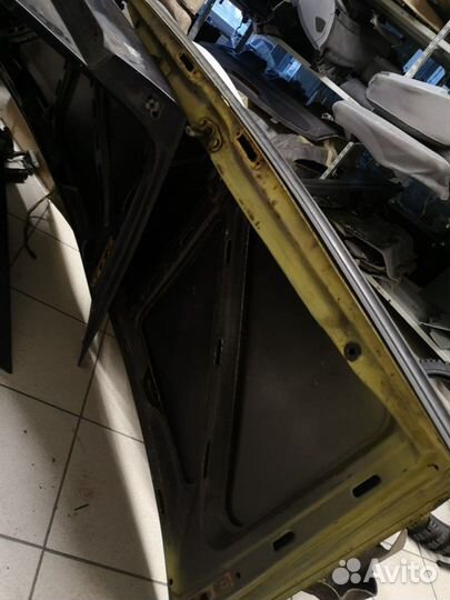 Крышка багажника хлопушка w123