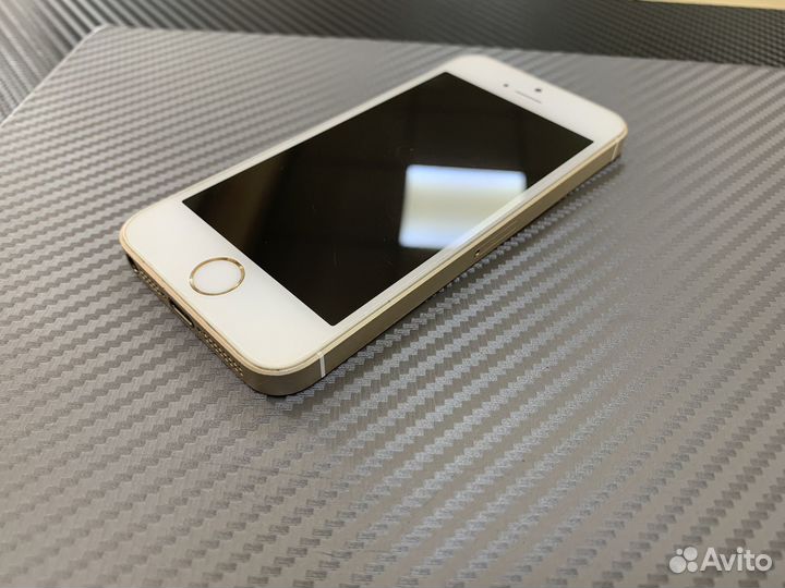 Телефон iPhone 5se 32gb отличное состояние