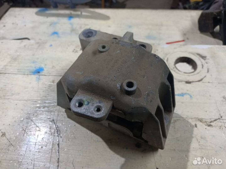 Опора двигателя Skoda/Volkswagen 1j0199282