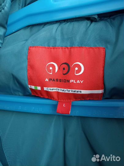 Пуховик женский изумрудный цвет 46 размер