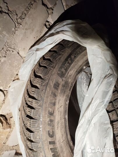 Michelin X-Ice North 4 215/60 R16