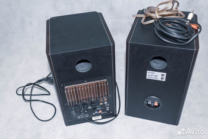 Акустические колонки Solo1 MK3
