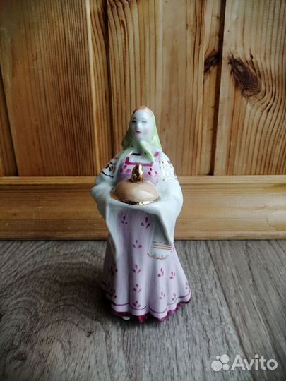 Статуэтка фарфоровая дулево СССР