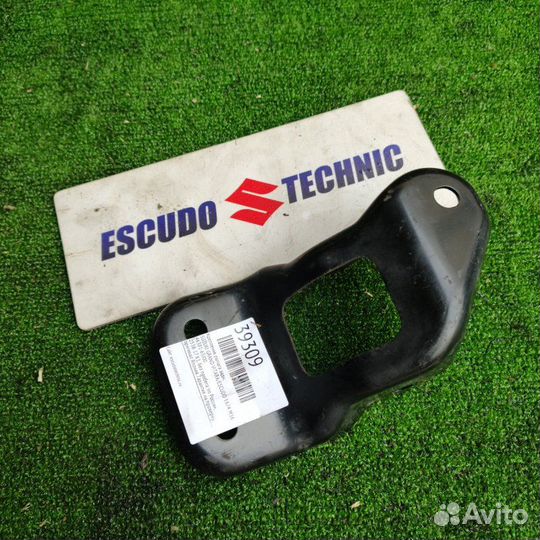 Крепление рычага заднее левое Suzuki Grand