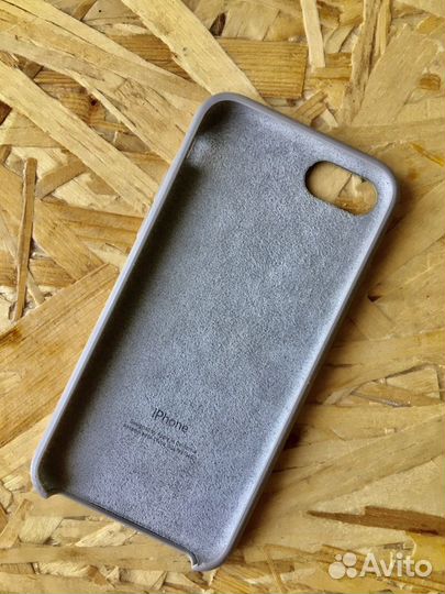 Оригинальный чехол на iPhone 8