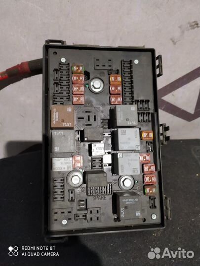 Блок предохранителей подкапотный Opel Astra J