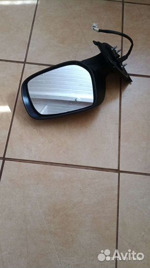 Правое зеркало Тойота Ярис