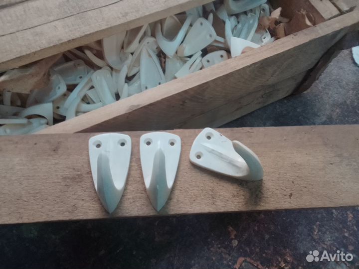 Крючки пластмасовые для одежды СССР