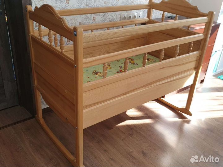 Детская кровать из натурального дерева