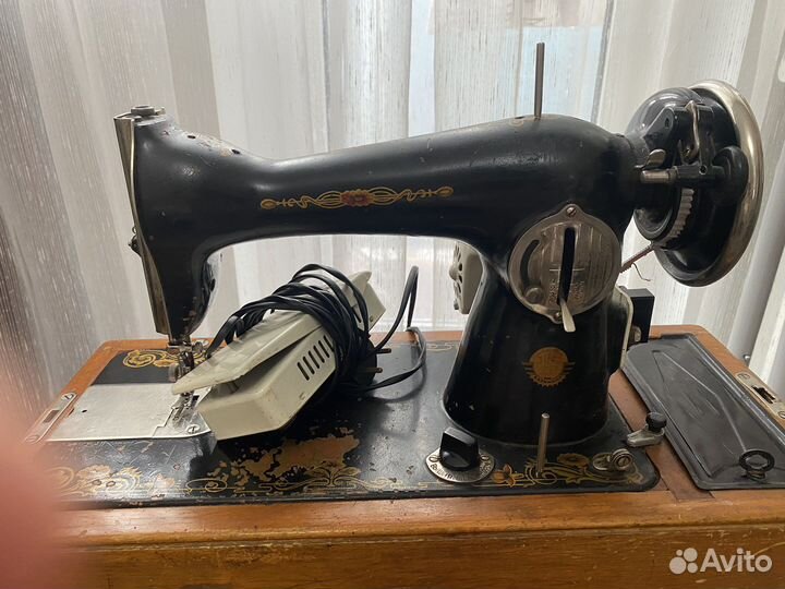Швейная машинка Подольск с электроприводом