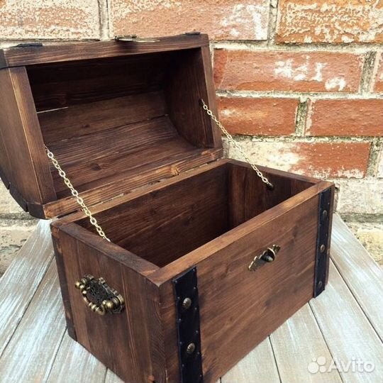 Деревянный сундук