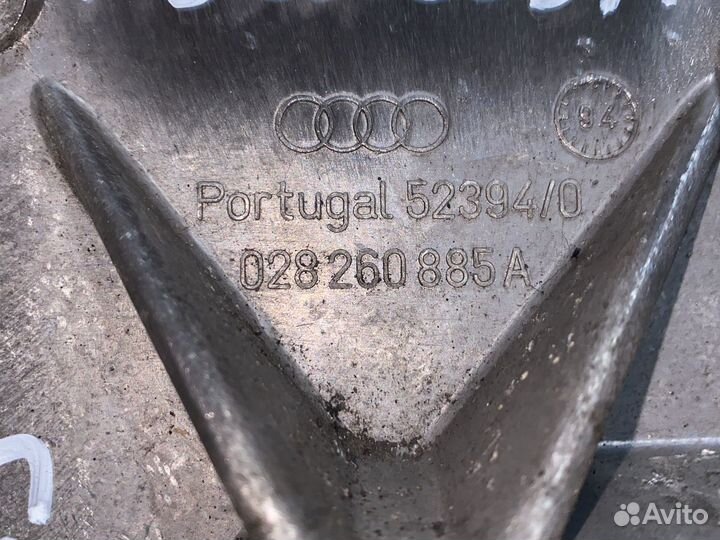 Кранштейн 028260885А Пассат Б5 Ауди А4 Шкода