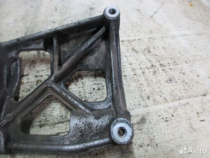 Кронштейн кондиционера Cadillac SRX 2003-2009 (125