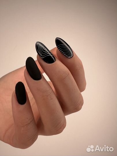 Модель на маникюр