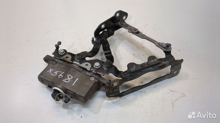 Петля капота левая Mercedes E W212