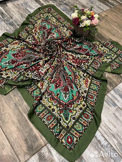 Большой шелковый платок Etro зеленый с узорами