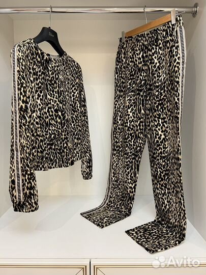 Спортивный костюм женский новый