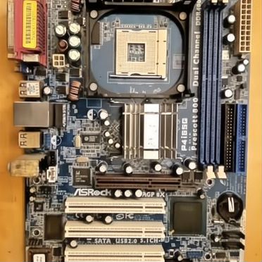 Материнская плата с процессором, памятью