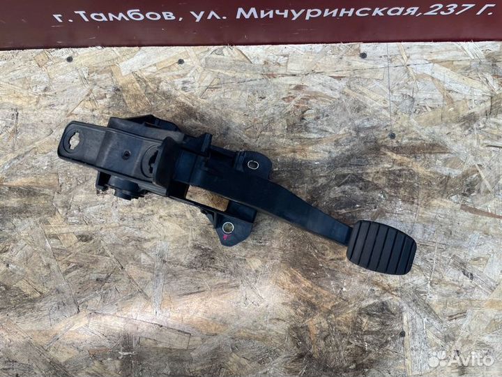 Педаль сцепления Renault Sandero Stepway