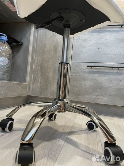 Стул для мастера ракушка