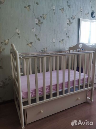 Детская кроватка с матрасом