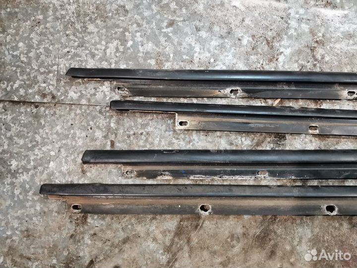 Молдинг наружный стекла двери Volkswagen Jetta