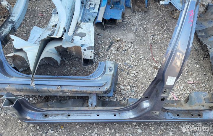 Порог Nissan primera P12 Лев