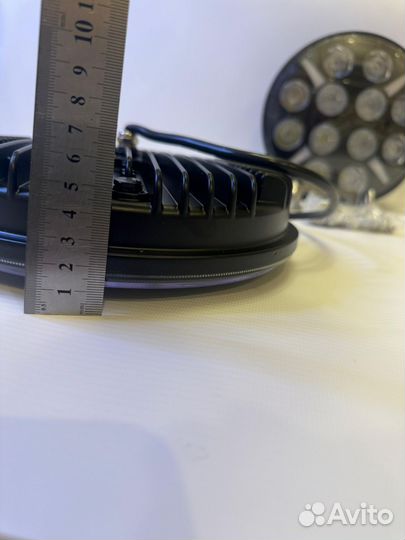 Круглая светодиодная фара на автомобиль