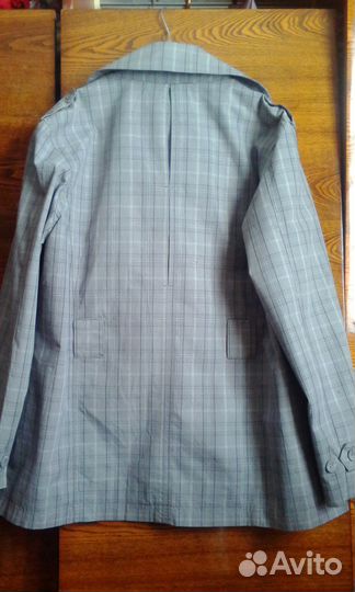 Женская куртка - ветровка