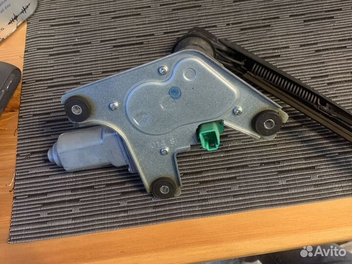 Мотор заднего стеклоотчистителя Mitsubishi