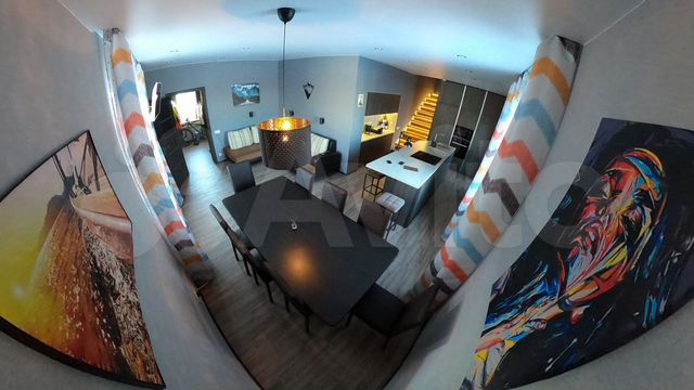 Коттедж 300 м² на участке 7 сот.