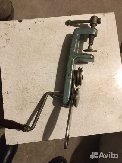 Машинка для правки крышек