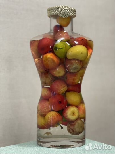 Бутылка декоративная с фруктами