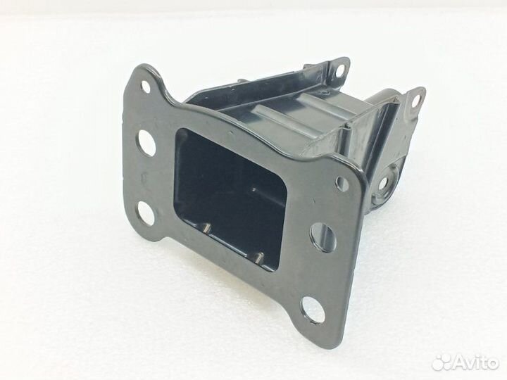 Кронштейн усилителя бампера передний правый Audi