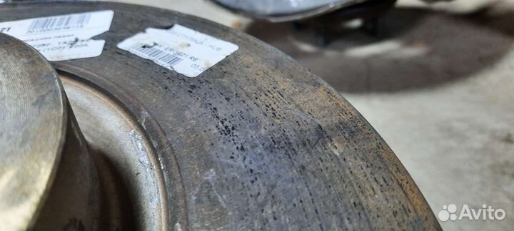 Ступица передняя рычаг Toyota avensis 2 в разборе