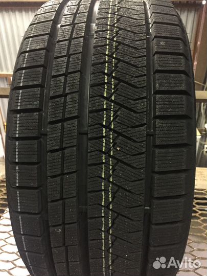 Royal Black Royal Winter 235/55 R17