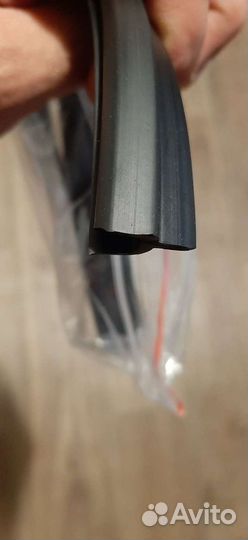 Уплотнитель кромки лобового стекла на рено