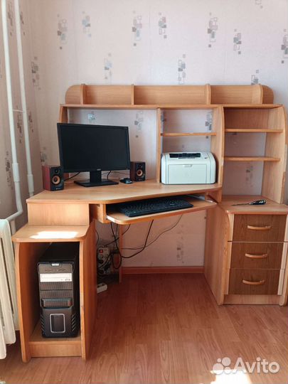 Компьютерный стол