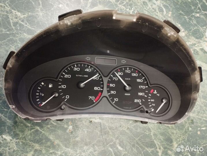 Панель приборов Peugeot