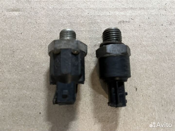 Датчик масла б/у Рено Логан 1 Renault Logan 1