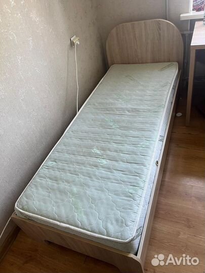 Кровать