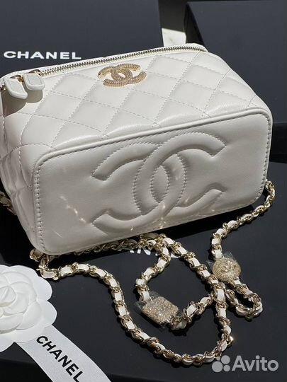 Стеганая сумка Chanel белая