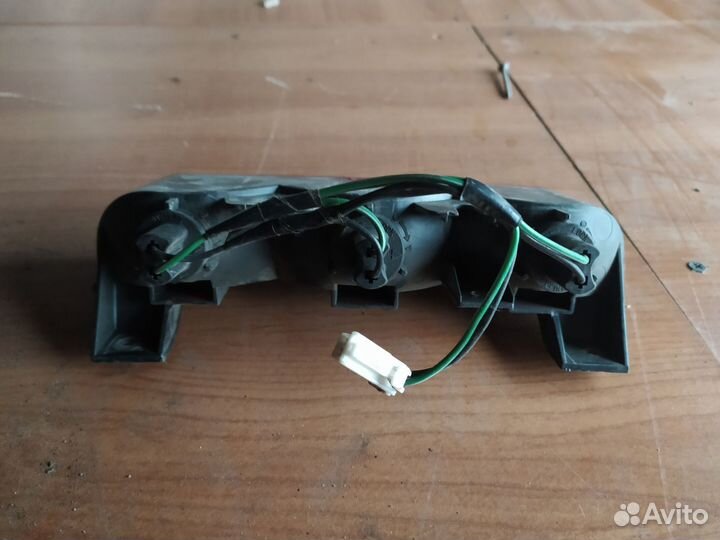 Стоп сигнал Mitsubishi Pajero, Montero 3