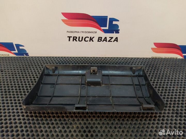 504060902 Крышка вещевого ящика