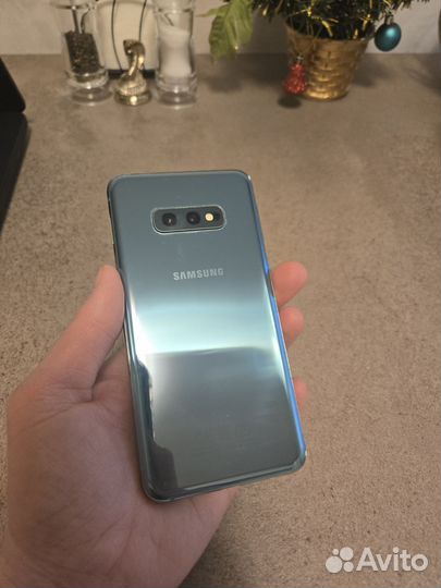 Samsung Galaxy S10e, 6/128 ГБ