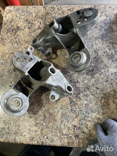 Кронштейн подушки и стабилизатора