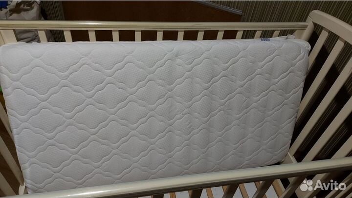 Детская кроватка с маятником Gandylyan