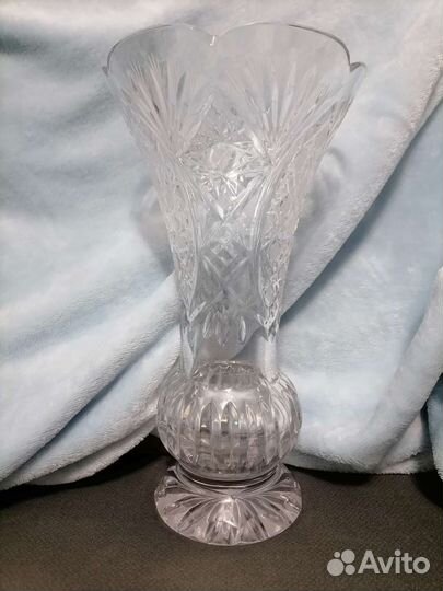 Большая хрустальная ваза