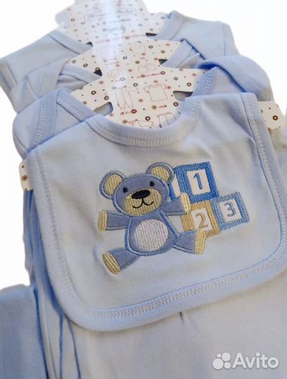 Комплект на выписку новый из 8 предметов